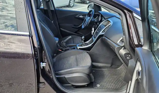 Ruskea Farmari, Opel Astra – BTH-454
