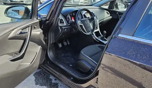 Ruskea Farmari, Opel Astra – BTH-454