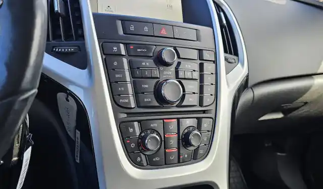 Ruskea Farmari, Opel Astra – BTH-454