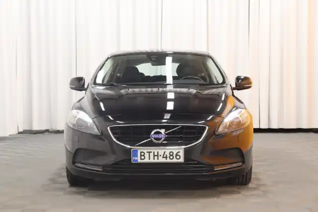 Musta Viistoperä, Volvo V40 – BTH-486