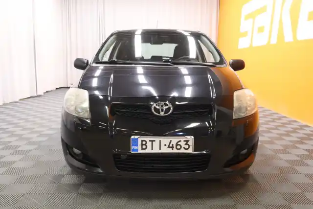 Musta Viistoperä, Toyota Auris – BTI-463