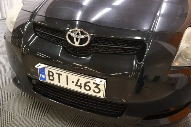 Musta Viistoperä, Toyota Auris – BTI-463