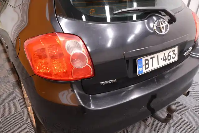 Musta Viistoperä, Toyota Auris – BTI-463