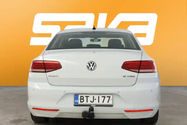 Valkoinen Sedan, Volkswagen Passat – BTJ-177
