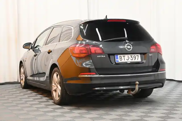 Musta Farmari, Opel Astra – BTJ-397