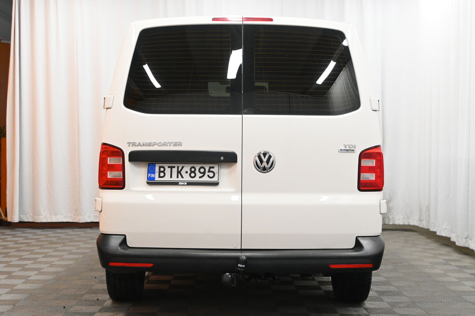 Valkoinen Pakettiauto, Volkswagen Transporter – BTK-895