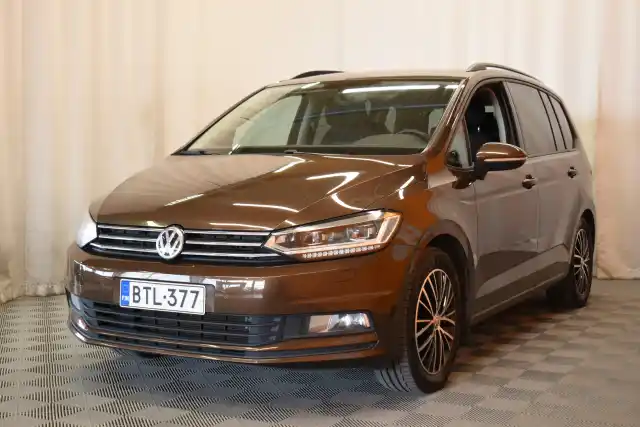 Ruskea Tila-auto, Volkswagen Touran – BTL-377