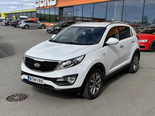 Valkoinen Maastoauto, Kia Sportage – BTM-192