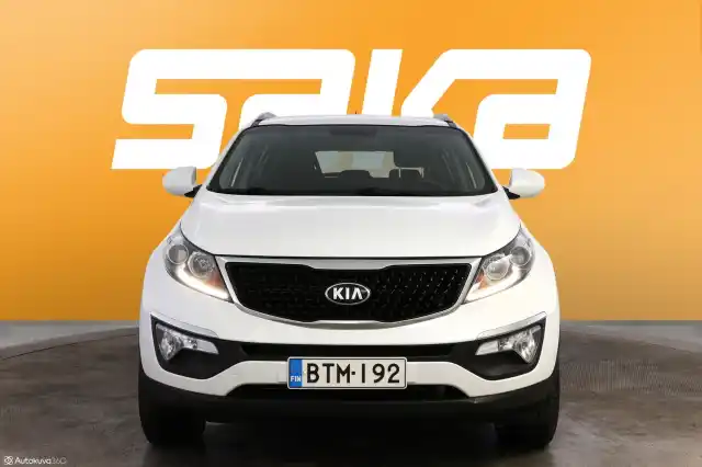 Valkoinen Maastoauto, Kia Sportage – BTM-192