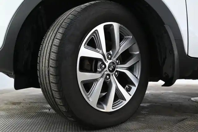 Valkoinen Maastoauto, Kia Sportage – BTM-192