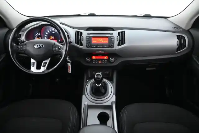 Valkoinen Maastoauto, Kia Sportage – BTM-192