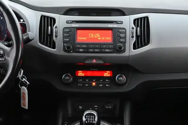Valkoinen Maastoauto, Kia Sportage – BTM-192