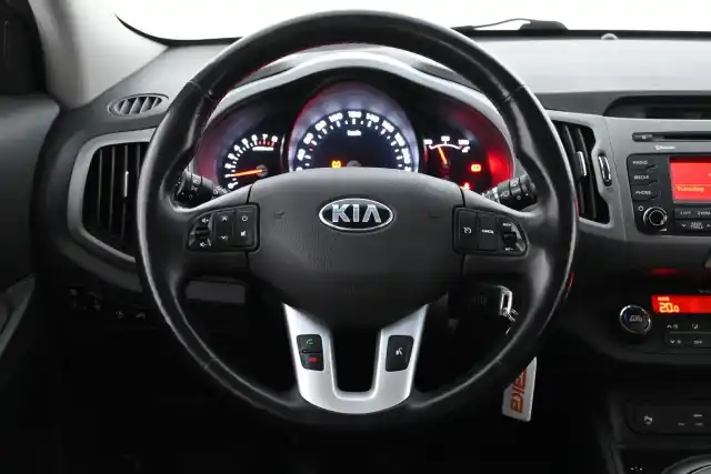 Valkoinen Maastoauto, Kia Sportage – BTM-192