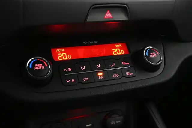 Valkoinen Maastoauto, Kia Sportage – BTM-192
