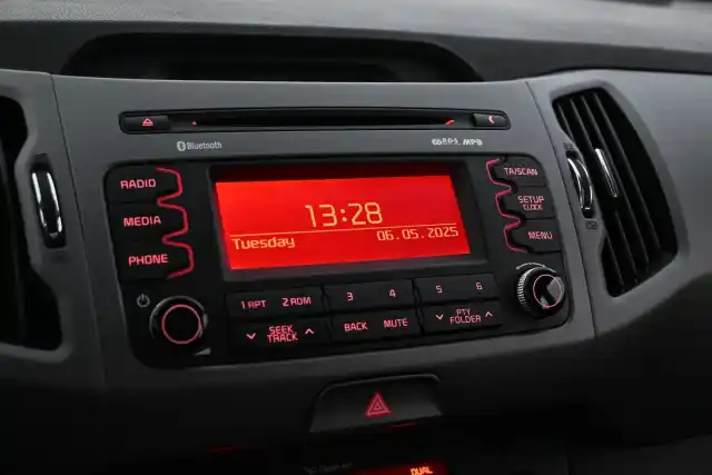 Valkoinen Maastoauto, Kia Sportage – BTM-192