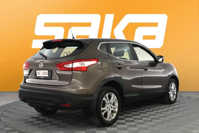 Ruskea (beige) Maastoauto, Nissan Qashqai – BTM-555