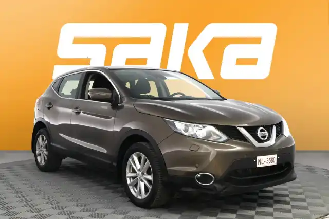 Ruskea (beige) Maastoauto, Nissan Qashqai – BTM-555