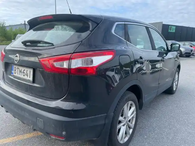 Musta Maastoauto, Nissan Qashqai – BTM-641