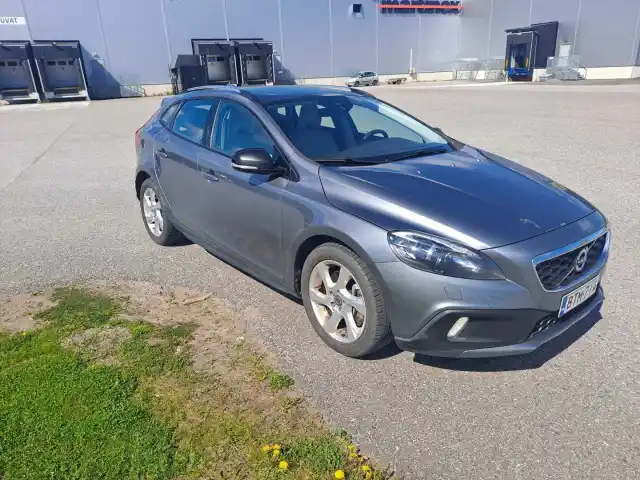 Harmaa Viistoperä, Volvo V40 Cross Country – BTM-714