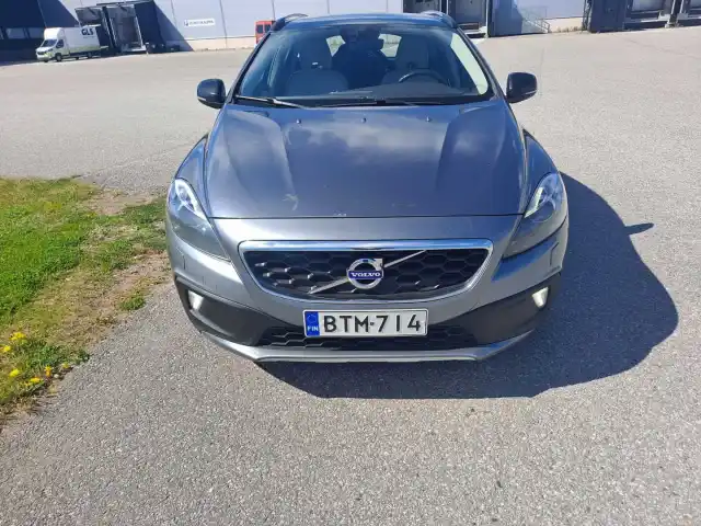 Harmaa Viistoperä, Volvo V40 Cross Country – BTM-714
