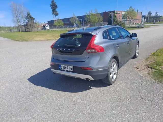 Harmaa Viistoperä, Volvo V40 Cross Country – BTM-714