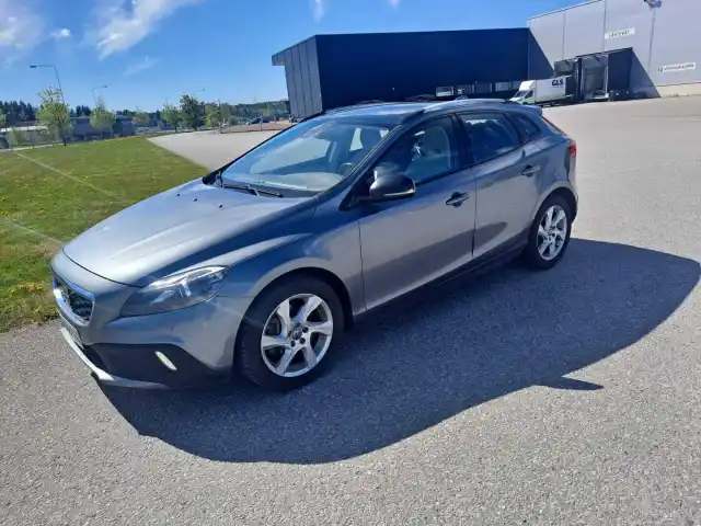 Harmaa Viistoperä, Volvo V40 Cross Country – BTM-714