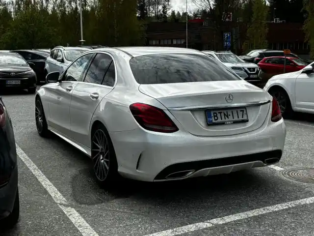 Valkoinen Sedan, Mercedes-Benz C – BTN-117