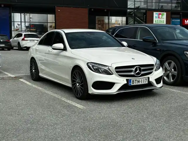 Valkoinen Sedan, Mercedes-Benz C – BTN-117