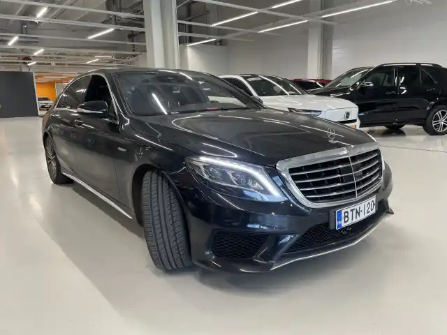 Musta Sedan, Mercedes-Benz S – BTN-120