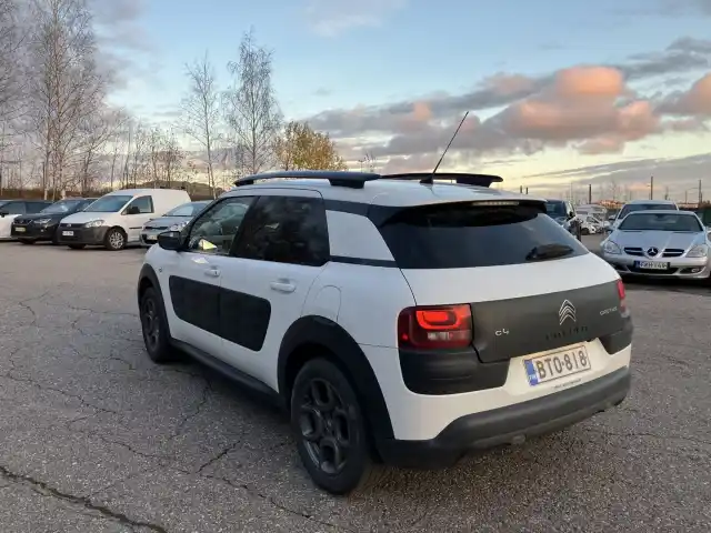 Valkoinen Viistoperä, Citroen C4 Cactus – BTO-818