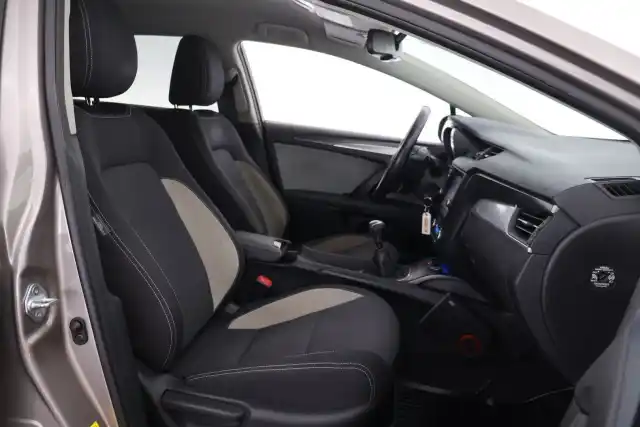 Beige Farmari, Toyota Avensis – BTP-338