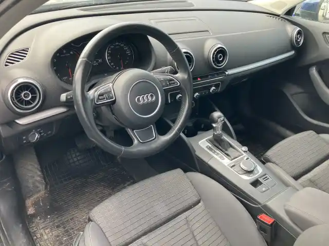 Sininen Viistoperä, Audi A3 – BTP-549