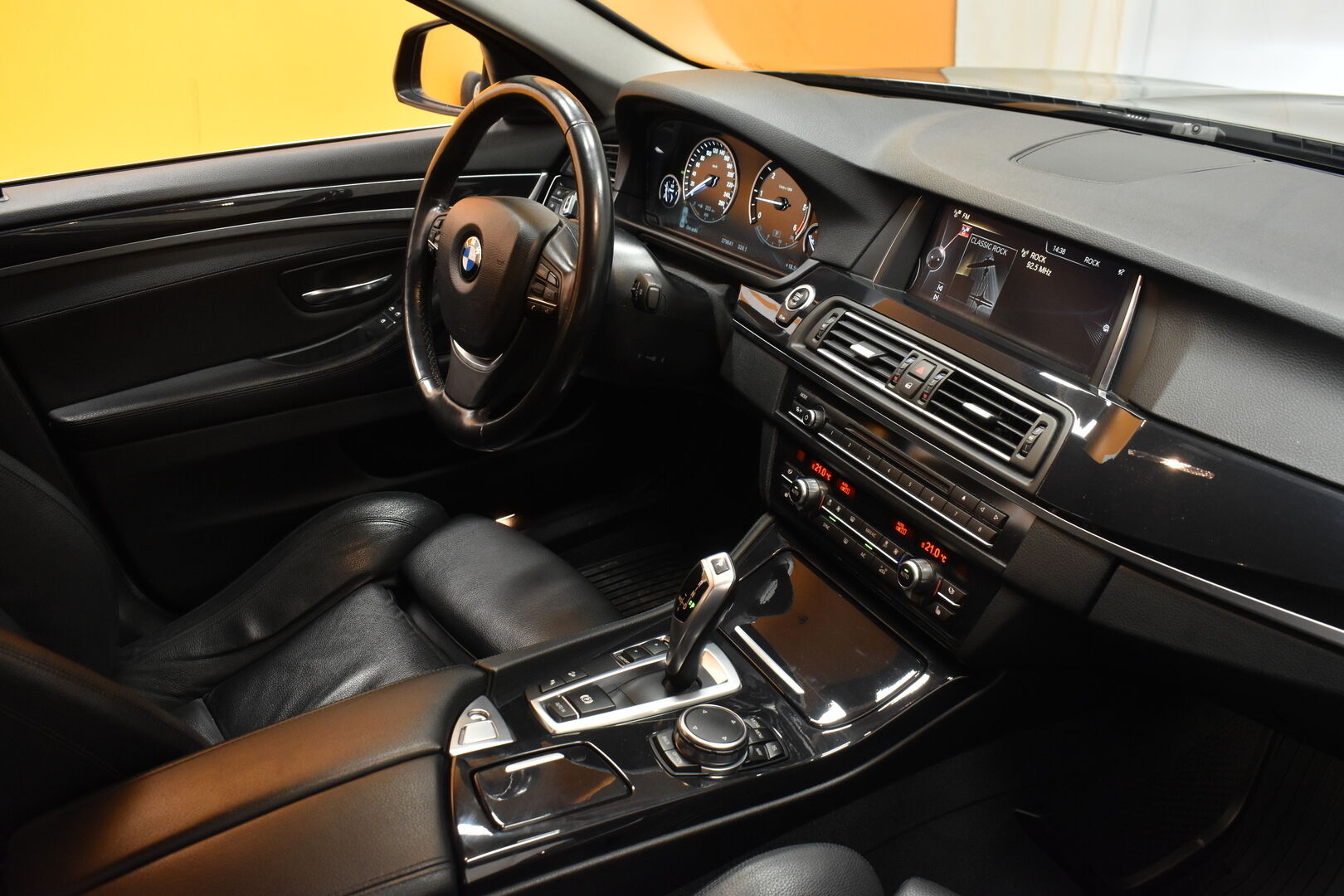 Musta Sedan, BMW 520 – BTS-160