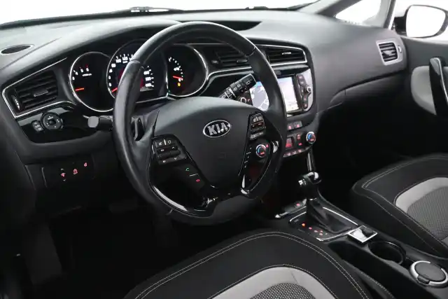 Valkoinen Viistoperä, Kia cee'd – BTS-379