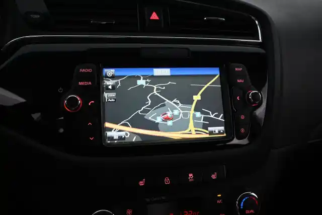 Valkoinen Viistoperä, Kia cee'd – BTS-379