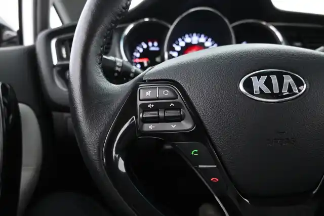 Valkoinen Viistoperä, Kia cee'd – BTS-379