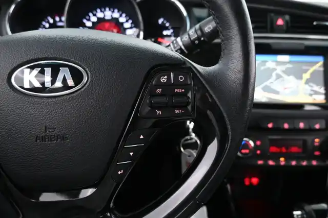 Valkoinen Viistoperä, Kia cee'd – BTS-379