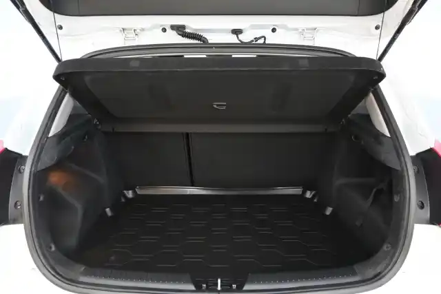 Valkoinen Viistoperä, Kia cee'd – BTS-379