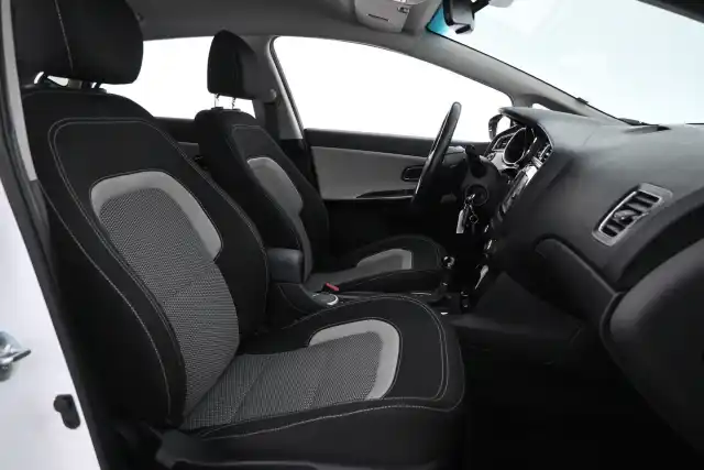 Valkoinen Viistoperä, Kia cee'd – BTS-379