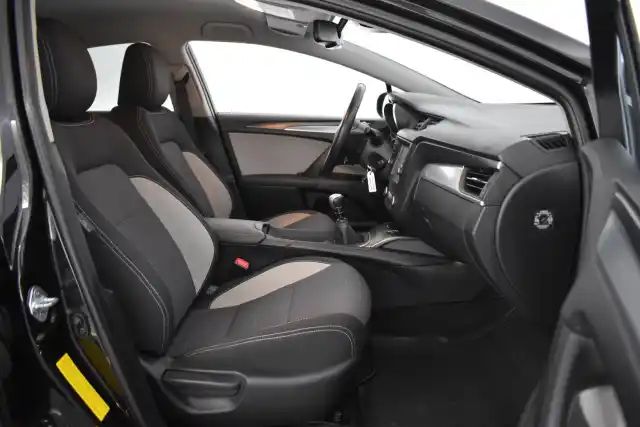 Musta Sedan, Toyota Avensis – BTS-421