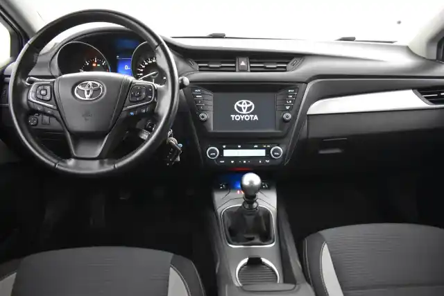 Musta Sedan, Toyota Avensis – BTS-421