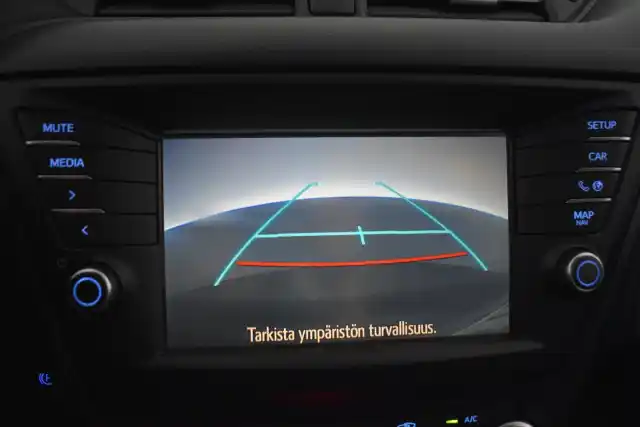 Musta Sedan, Toyota Avensis – BTS-421