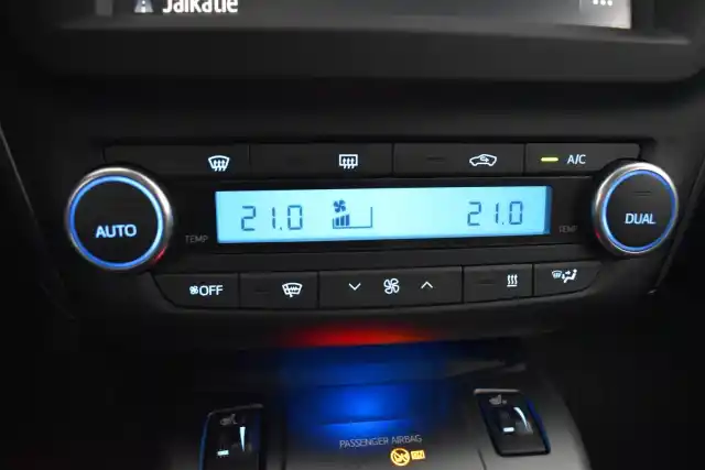 Musta Sedan, Toyota Avensis – BTS-421