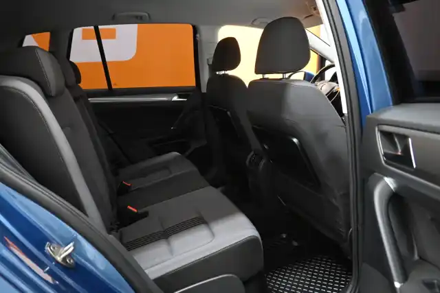 Sininen Tila-auto, Volkswagen Golf Sportsvan – BTS-501