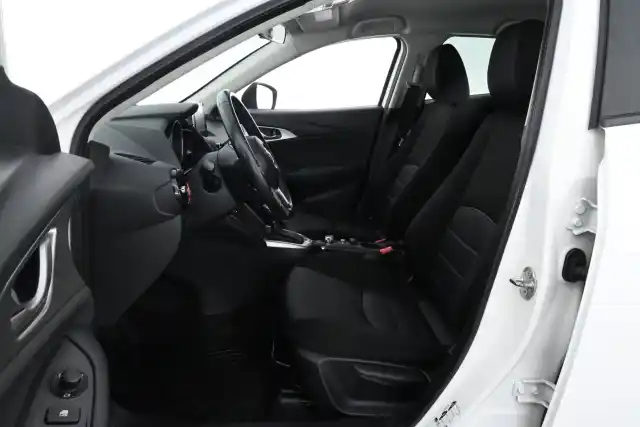 Valkoinen Maastoauto, Mazda CX-3 – BTS-946