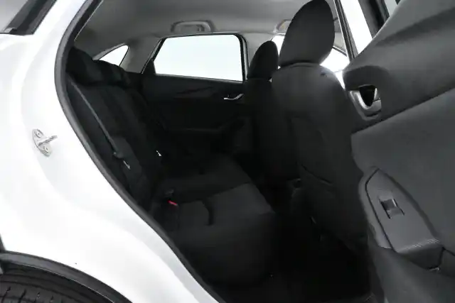 Valkoinen Maastoauto, Mazda CX-3 – BTS-946