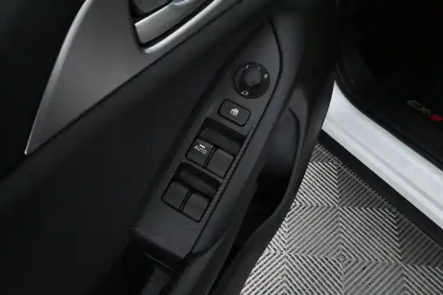 Valkoinen Maastoauto, Mazda CX-3 – BTS-946