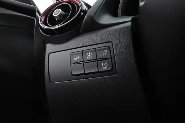 Valkoinen Maastoauto, Mazda CX-3 – BTS-946