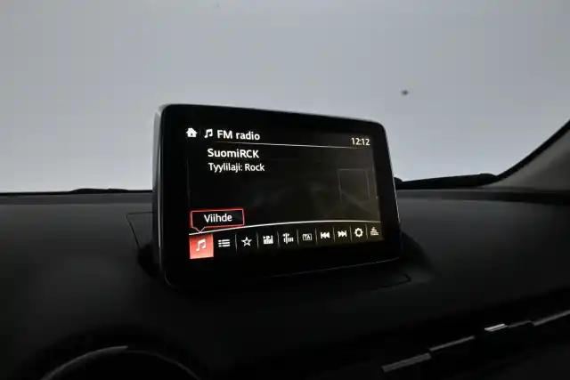 Valkoinen Maastoauto, Mazda CX-3 – BTS-946