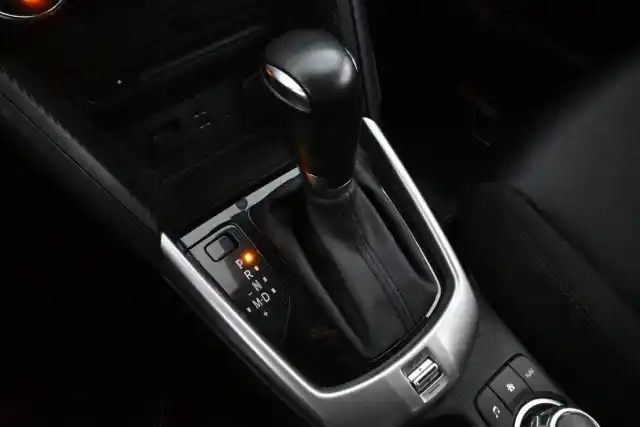 Valkoinen Maastoauto, Mazda CX-3 – BTS-946
